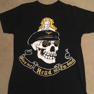 Vintage tee. Some cracking in design but otherwise good condition. No holes/rips